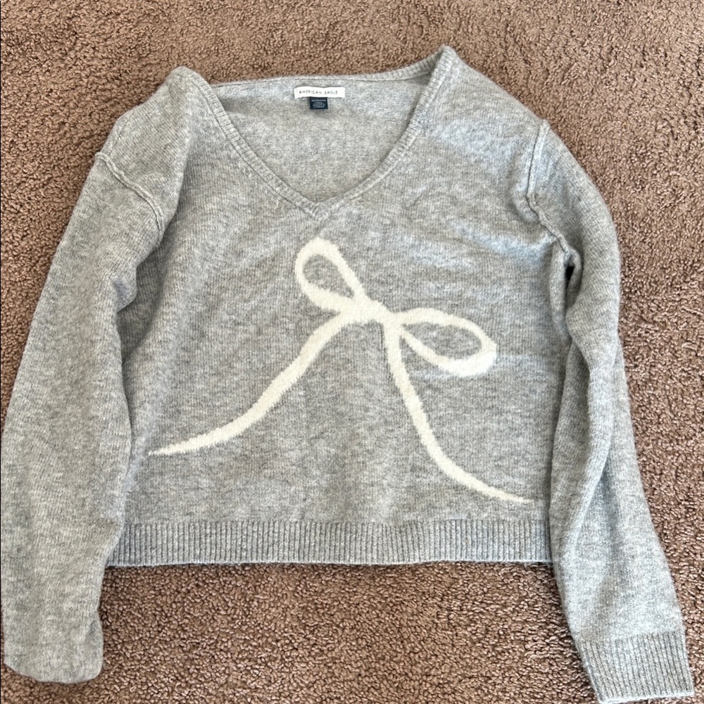 American Eagle Outfitters Gray V-Neck Sweater with Bow Design